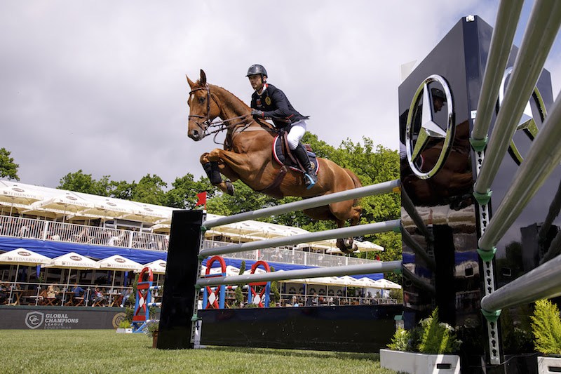 Mercedes-Benz Championat von Hamburg –  Denis Lynch sichert sich drittes Auto mit Stern