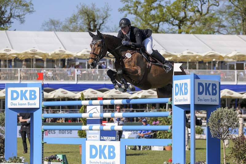 Deutsches Spring- und Dressur-Derby gestartet –  Erste Siege nach Brandenburg und Jesteburg