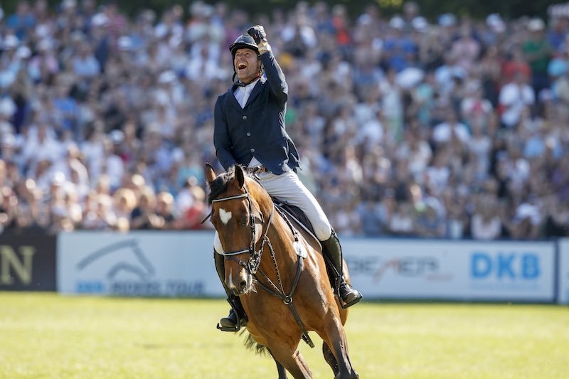 Überglücklich – Pato Muente gewinnt DKB-Riders Tour-Etappe Hamburg