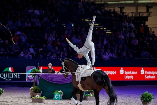 Weltcup Voltigieren: Jannik Heiland siegt auch in Offenburg